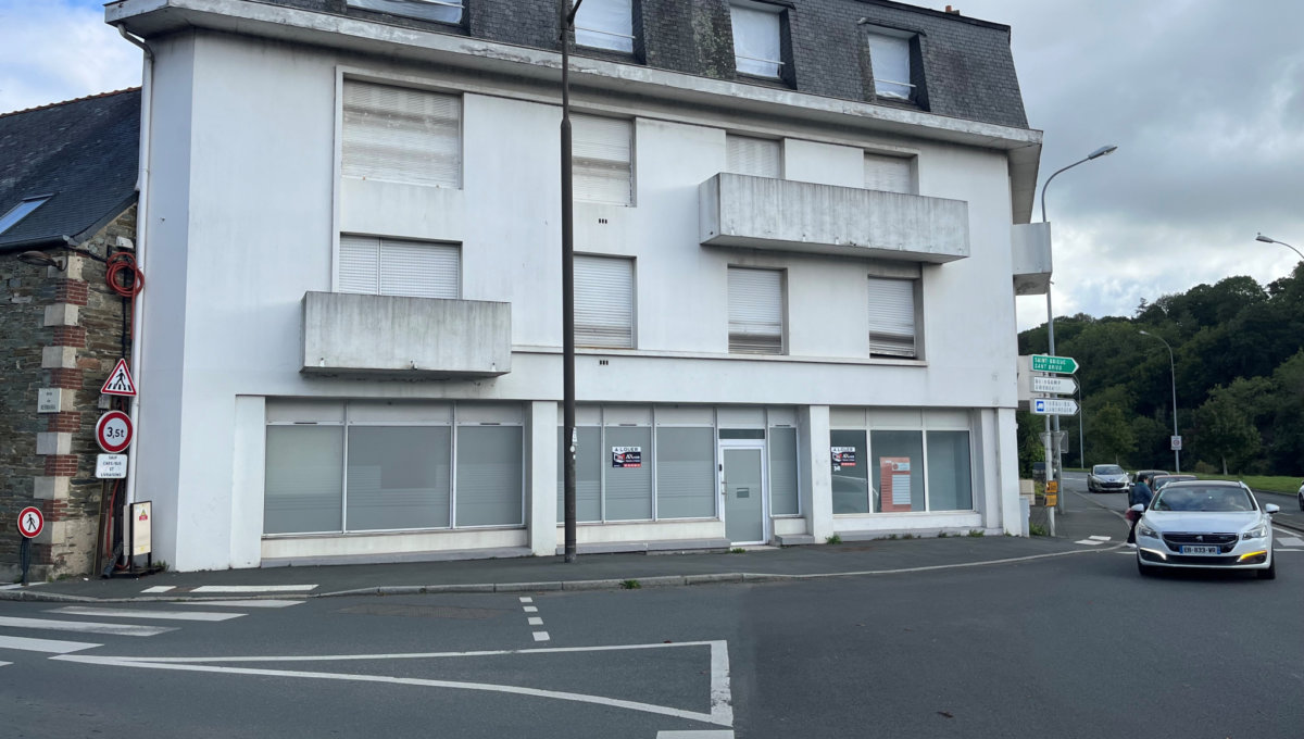 A LOUER LOCAL COMMERCIAL EMPLACEMENT No1. Local Commercial Location
