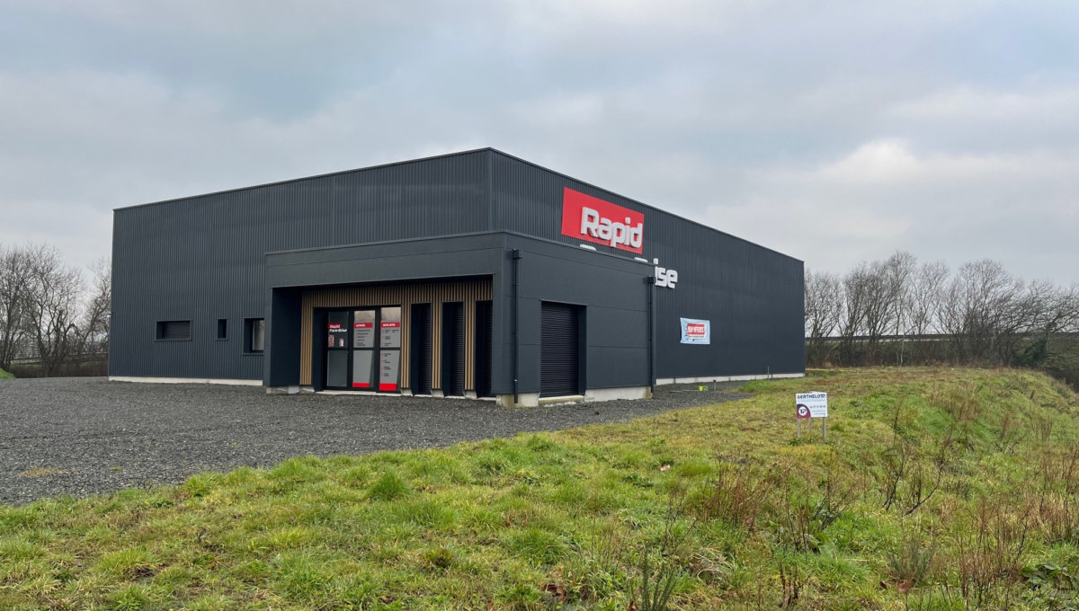 A LOUER LOCAL D'ACTIVITE BORD DE 4 VOIES Local Commercial Location