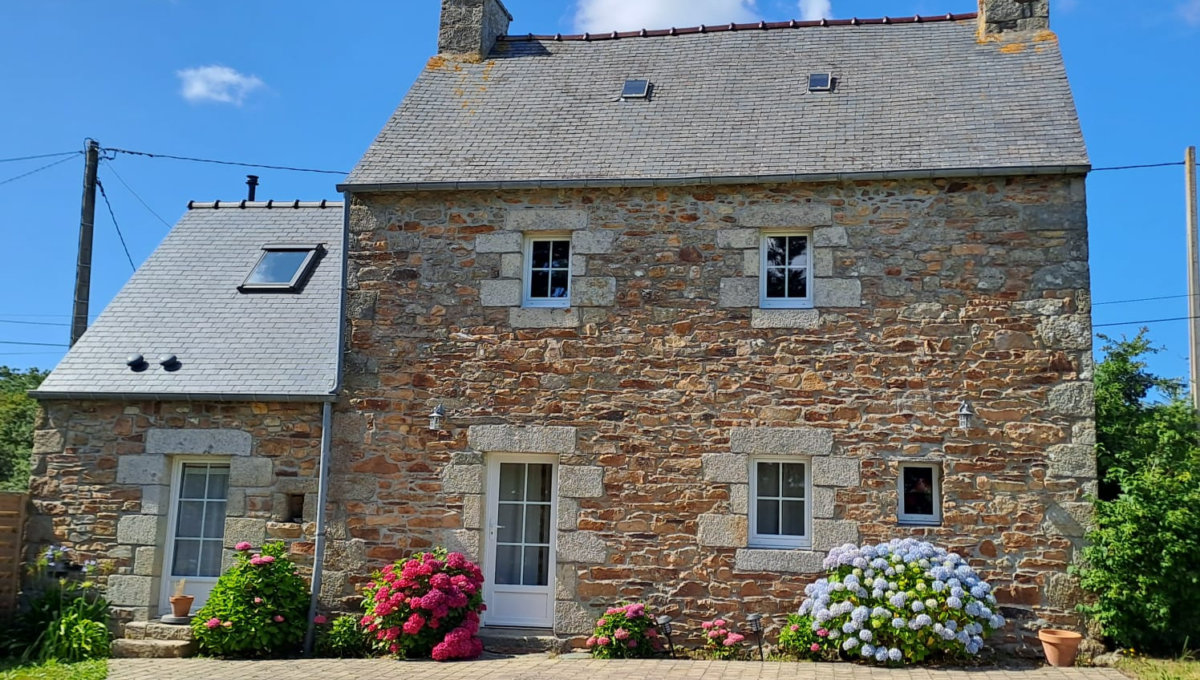 LANNION-SERVEL : Jolie maison en pierres