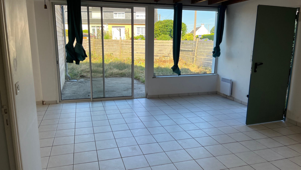 A LOUER LOCAL PROFESSIONNEL OU BUREAU D'ACTIVITE SECTEUR KERABRAM. Local Professionnel Location