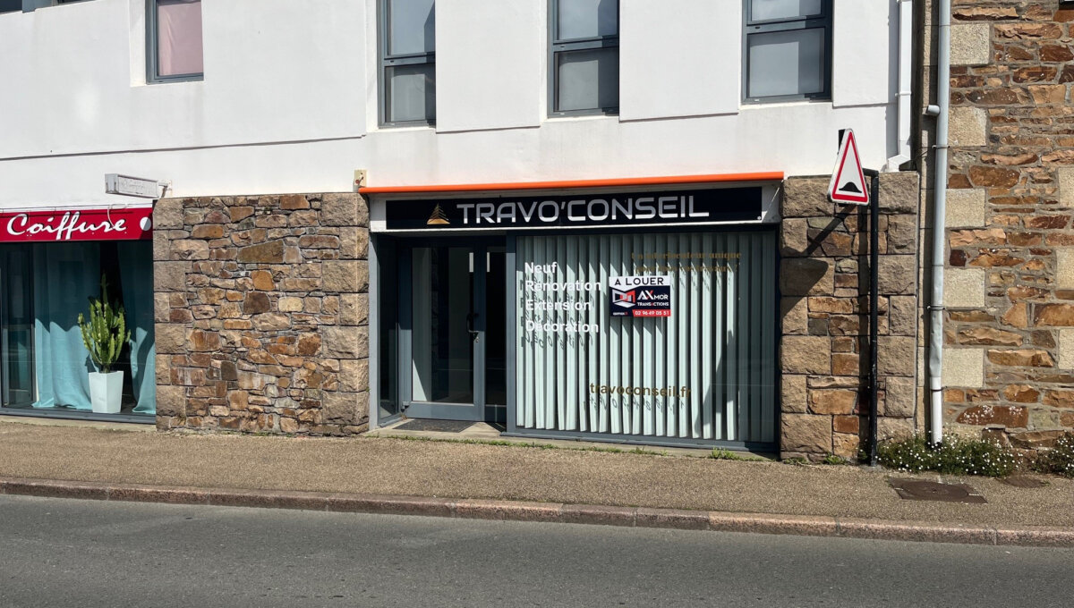 A LOUER LOCAL COMMERCIAL AU PORT DE PERROS-GUIREC. Local Commercial Location